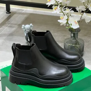 Bottega Veneta Le Cagole Black Leather Chelsea Boots
