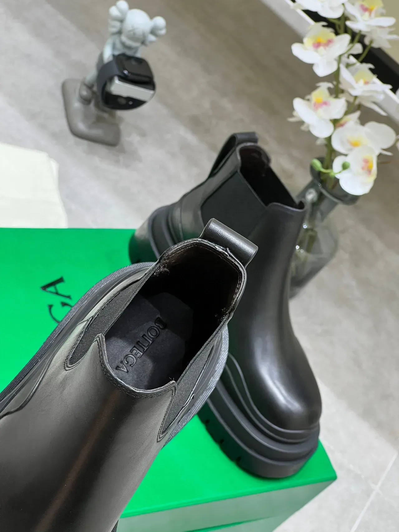 Bottega Veneta Le Cagole Black Leather Chelsea Boots 3