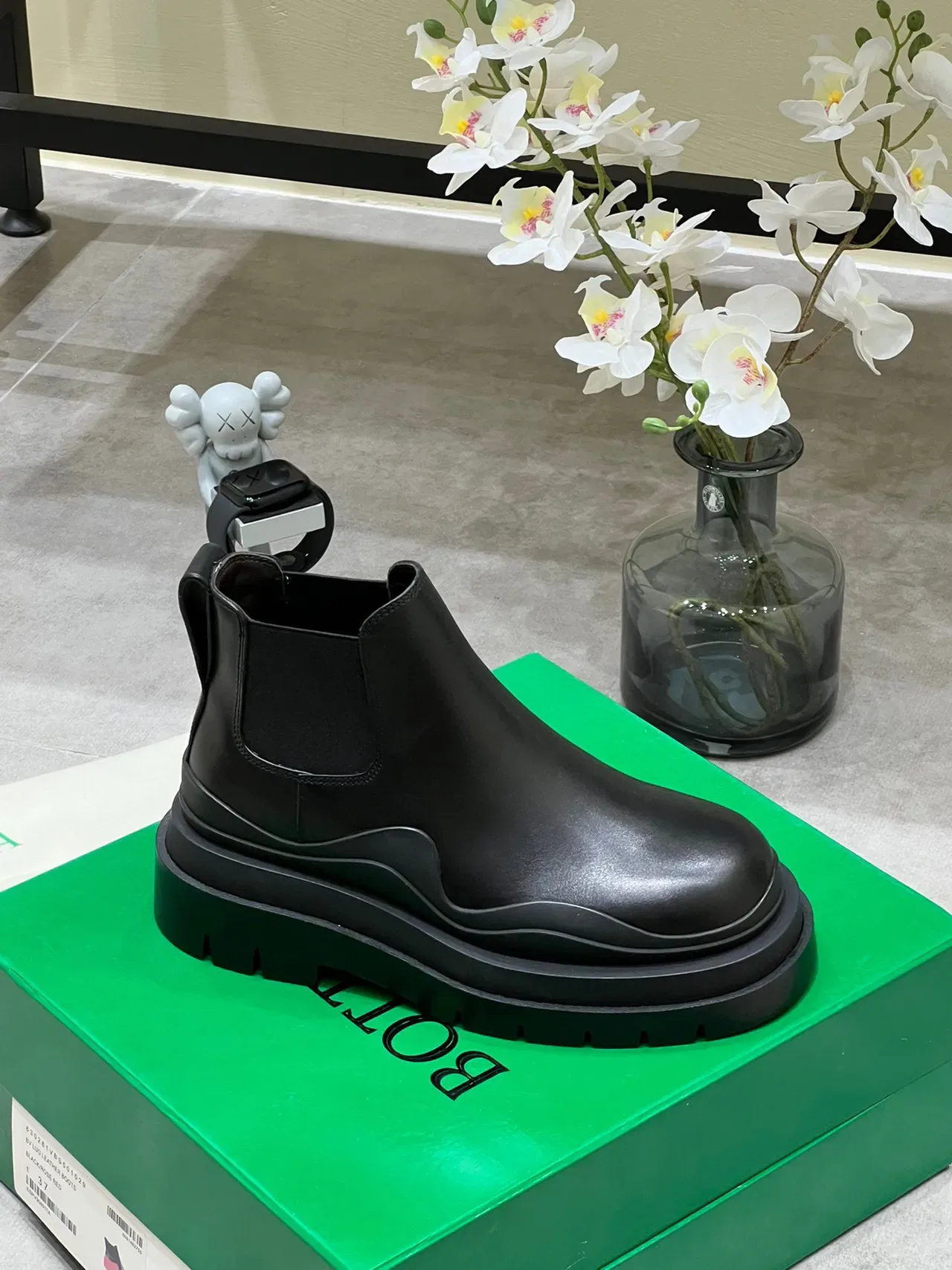 Bottega Veneta Le Cagole Black Leather Chelsea Boots 6