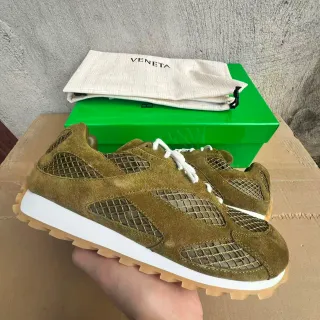 Bottega Veneta ऑलिव हरा सुड मेश ओवरले लाइफस्टाइल स्नीकर्स