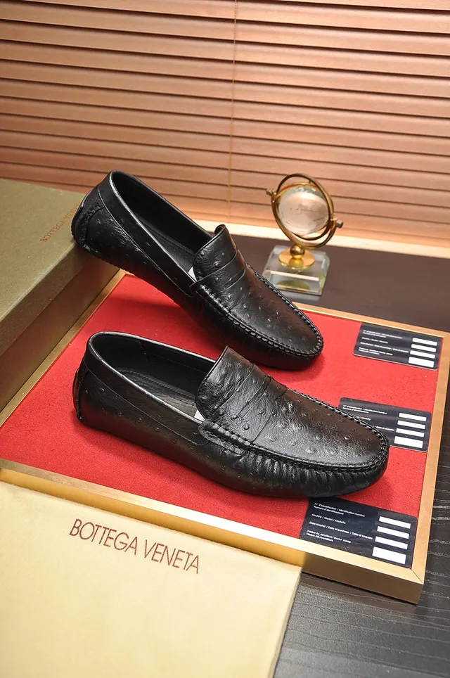 Bottega Veneta Penny Loafer Chaussures Noires en Cuir Texturé à enfiler 4