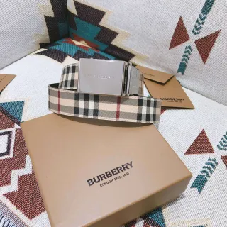 Burberry বেইজ কালো ক্লাসিক চেক প্যাটার্ন চকচকে আয়তাকার বাকল চামড়ার বেল্ট
