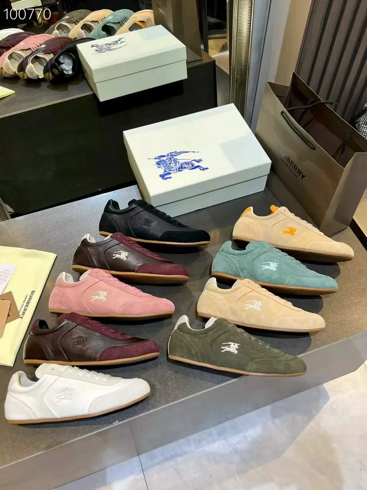 Burberry أحذية رياضية أسلوب حياة أسود وبيج جلد ومكسوة نعل مطاطي 2