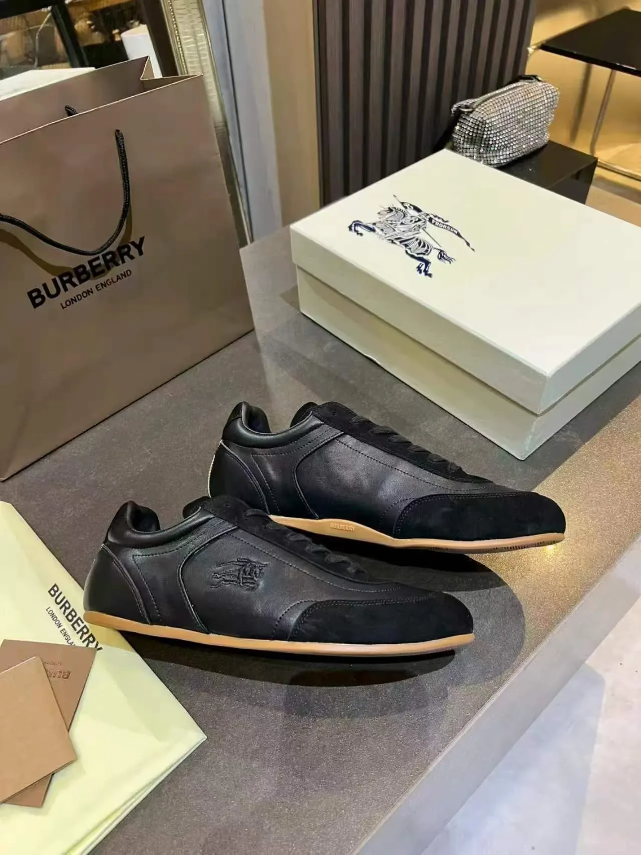 Burberry أحذية رياضية أسلوب حياة أسود وبيج جلد ومكسوة نعل مطاطي 3