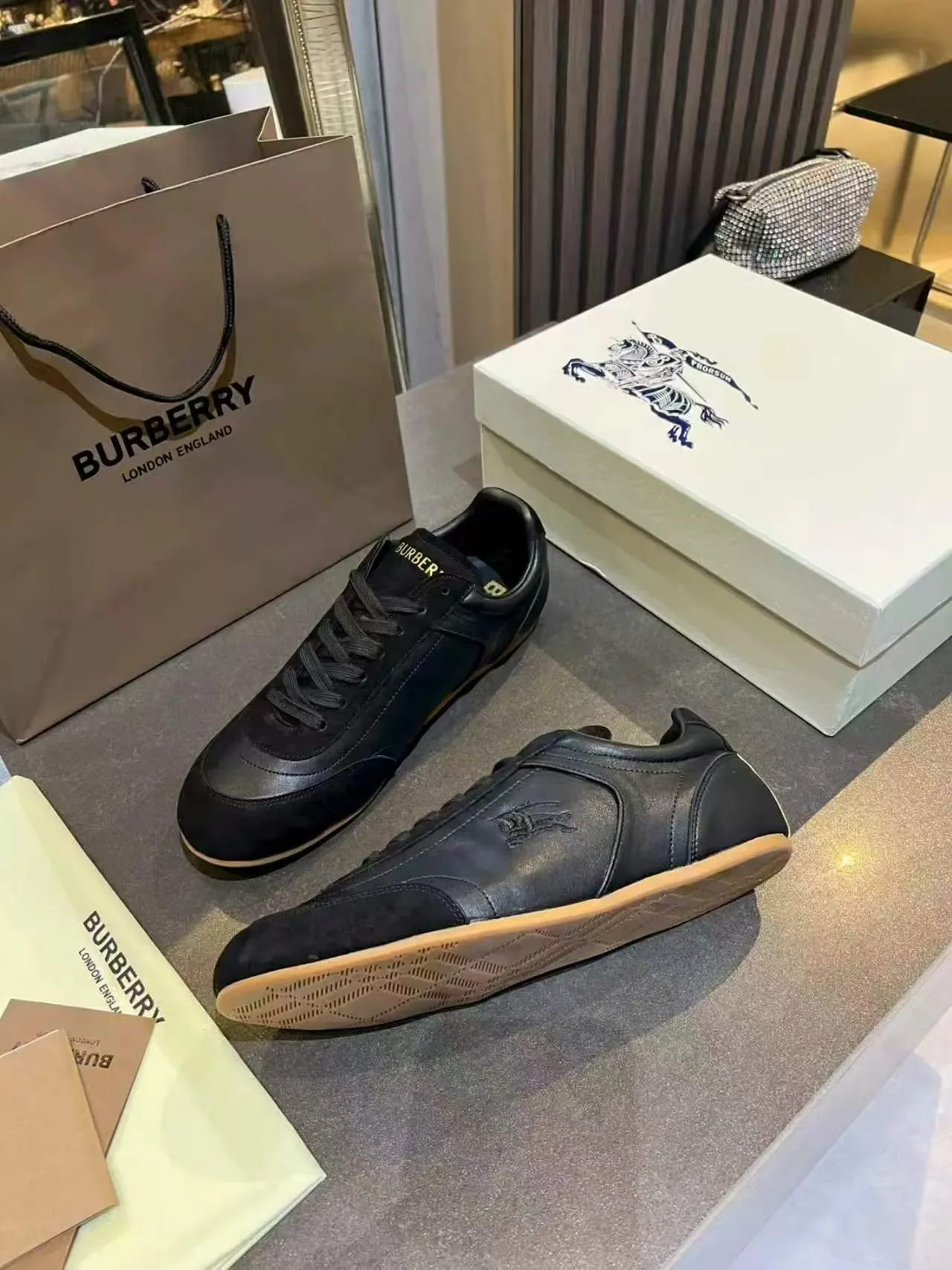Burberry أحذية رياضية أسلوب حياة أسود وبيج جلد ومكسوة نعل مطاطي 4