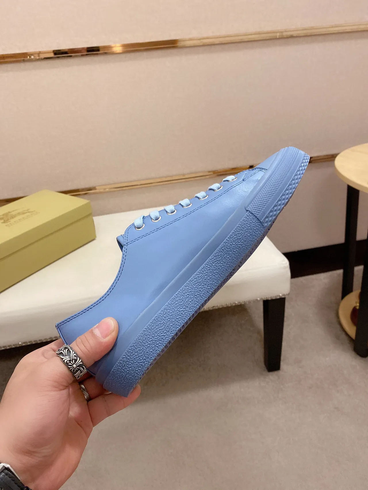 Burberry bleu blanc low-top avec impression de logo sur le côté lifestyle sneakers 6