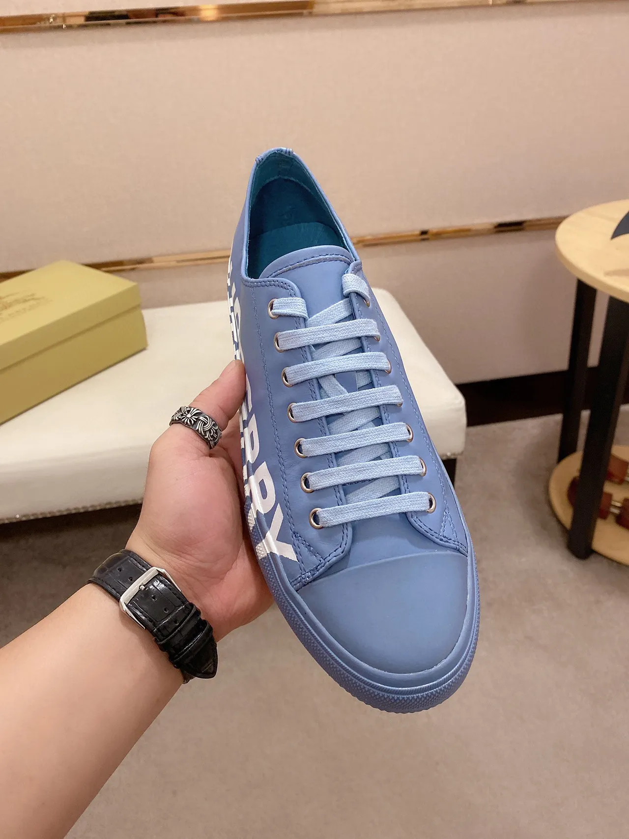 Burberry bleu blanc low-top avec impression de logo sur le côté lifestyle sneakers 9