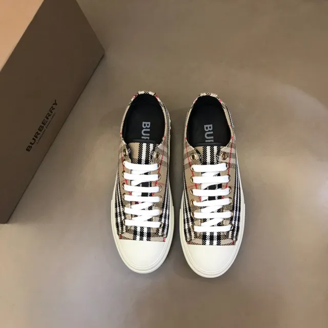 Burberry Check Pattern Low-Top Platform Lifestyle Sneakers 9