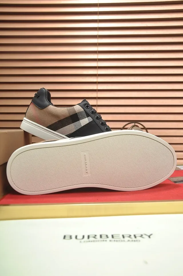 Burberry Knight Black et House Check sneakers lifestyle 2