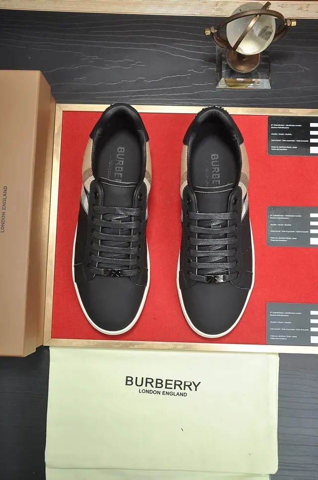 Burberry Knight Black et House Check sneakers lifestyle 3