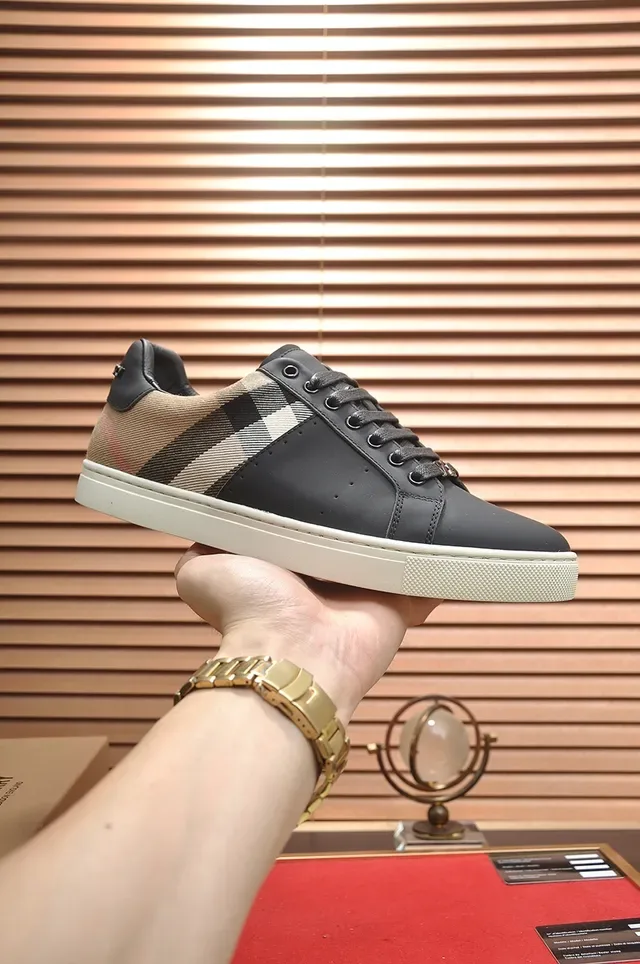 Burberry Knight Black et House Check sneakers lifestyle 4