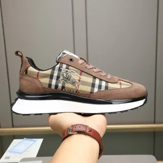 Burberry Knight Check এবং সুয়েড লাইফস্টাইল স্নিকার