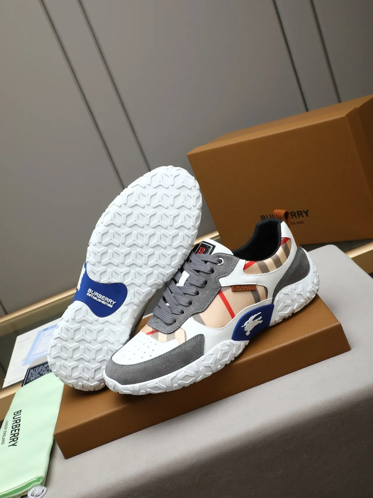 Burberry Knight Sneakers à Panneaux Check Semelle Sculptée Chunky 5