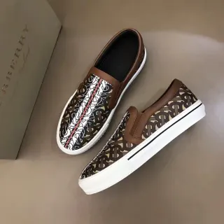 Burberry Lola বাদামী ভেজ মনোগ্রাম-প্রিন্ট ক্যানভাস লেদার ট্রিম লোফার