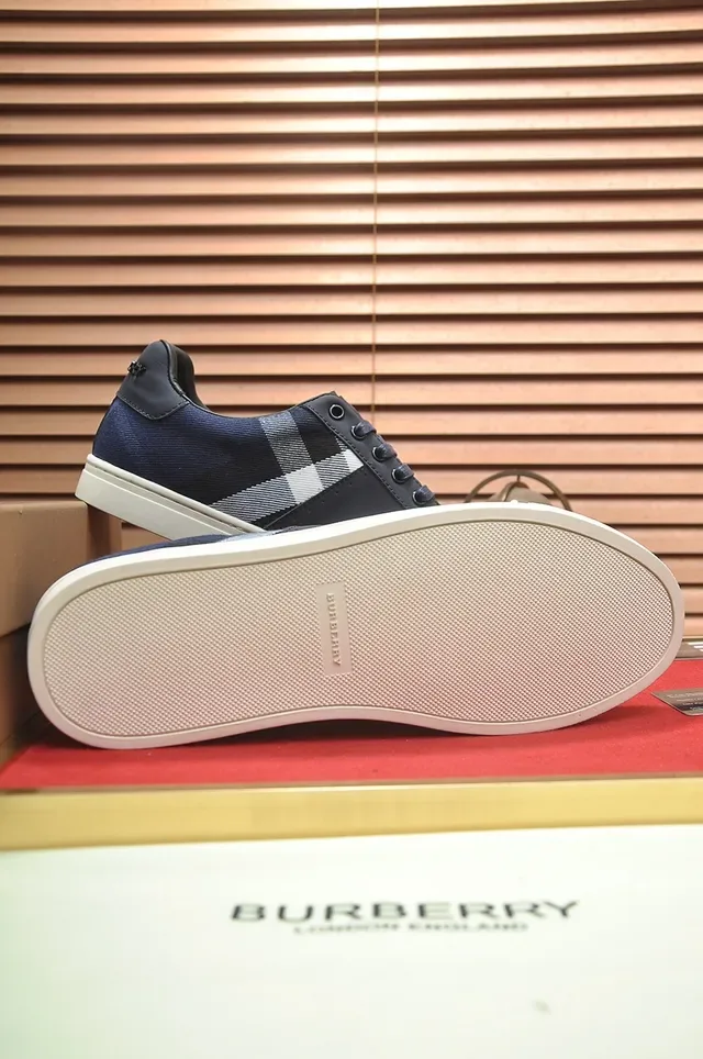 Burberry Navy Suede et House Check Lifestyle Sneakers 2