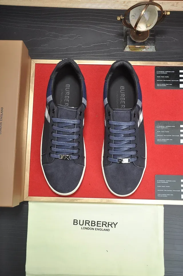 Burberry Navy Suede et House Check Lifestyle Sneakers 3