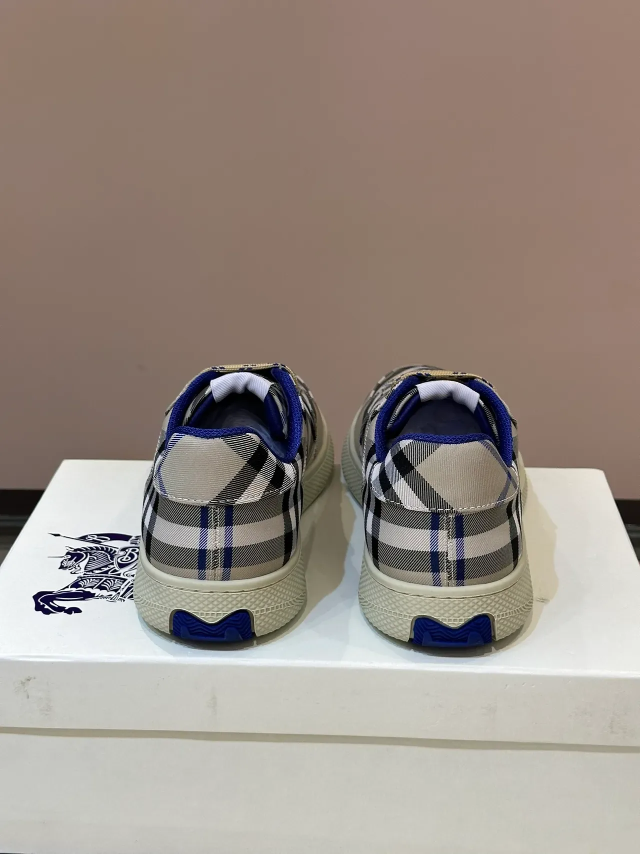 Burberry Tênis Plaid Low-Top Lifestyle 4