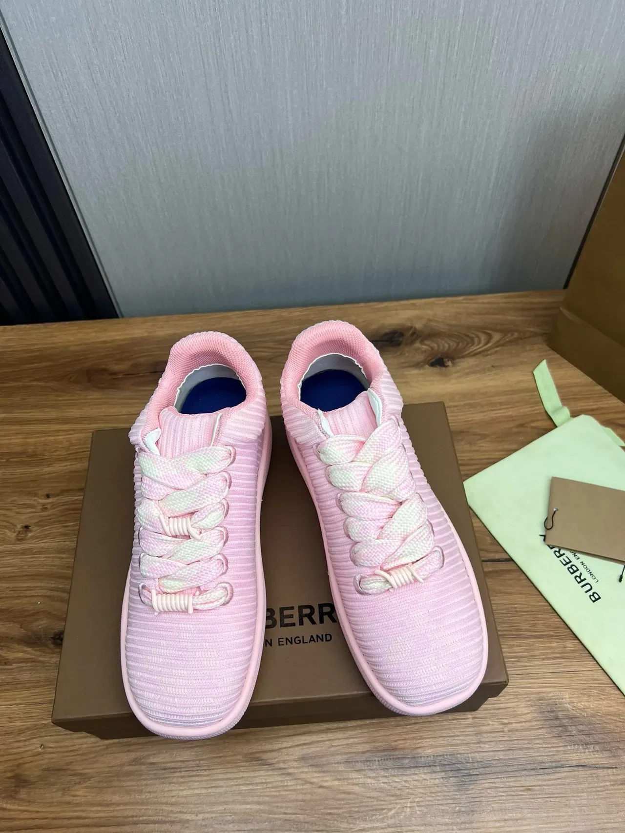 Burberry Tricô Canelado Rosa Sneaker Lifestyle 2