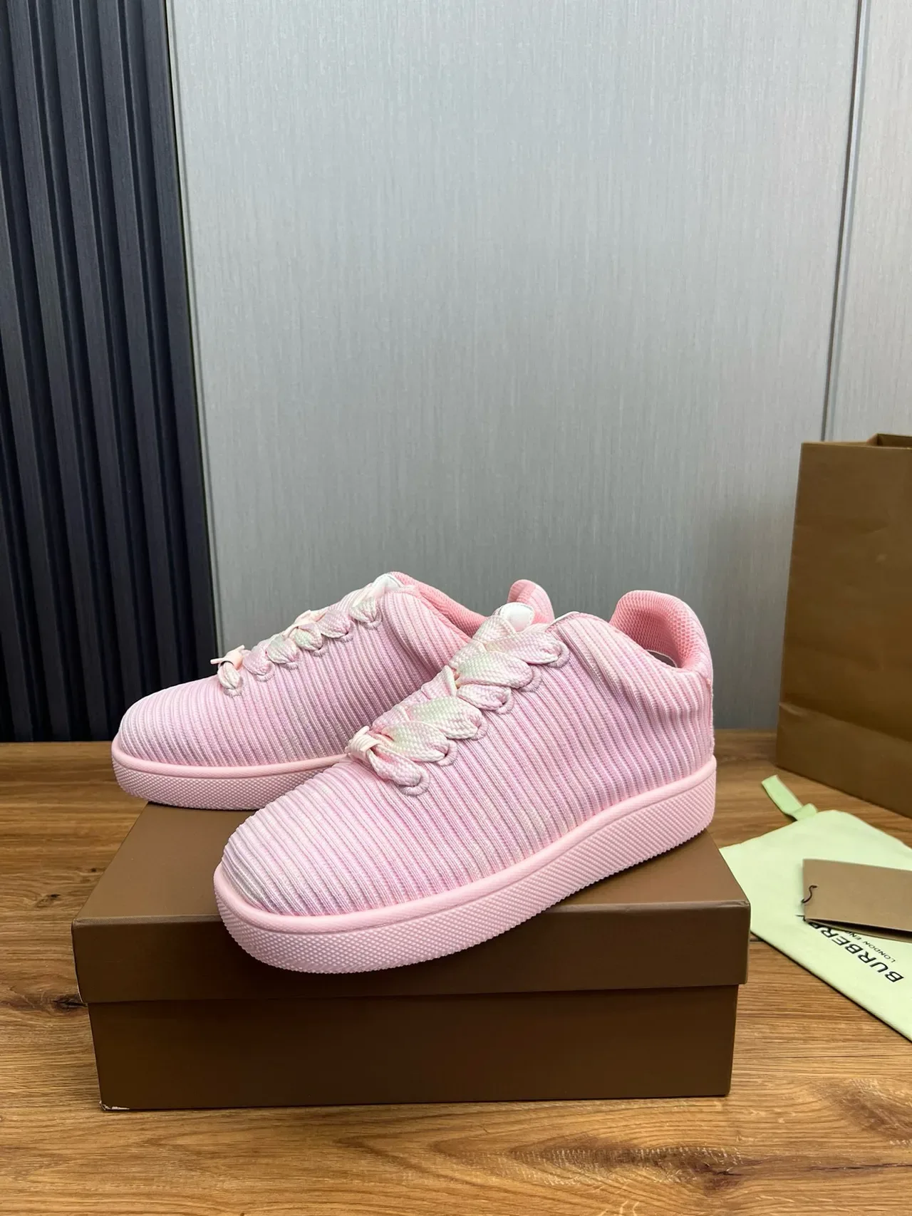 Burberry Tricô Canelado Rosa Sneaker Lifestyle 3