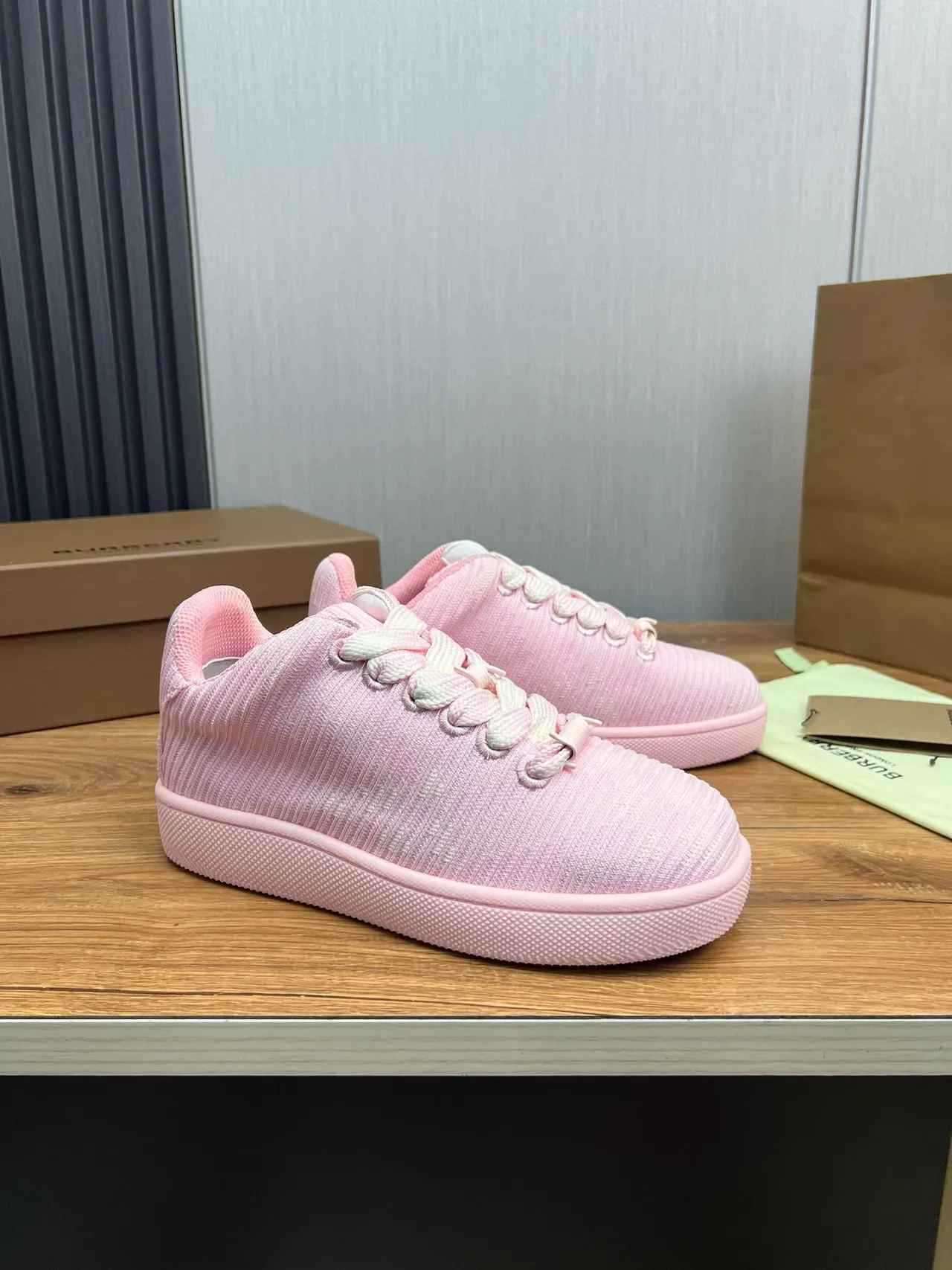 Burberry Tricô Canelado Rosa Sneaker Lifestyle 4