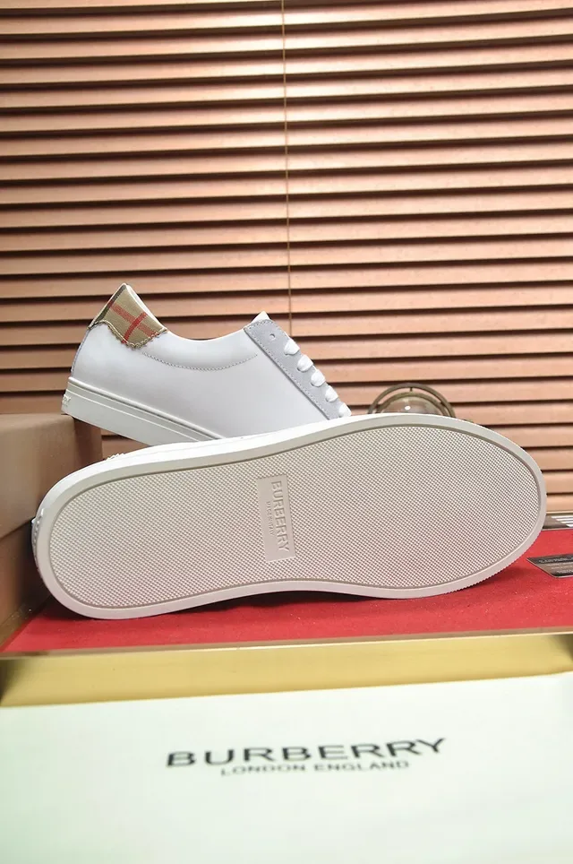 Burberry Sneakers Lifestyle Blanc Gris Low-Top Híbrides Cuir-Suede 4