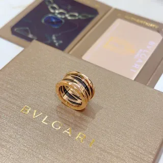 Bvlgari B.zero1 মাল্টি-ব্যান্ড কালো ইনলে গোল্ড-টোন আংটি