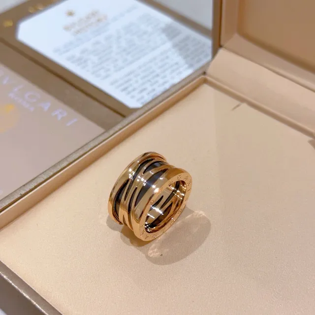 Bvlgari B.zero1 خاتم متعدد النطاقات أسود إنكرست لون ذهبي 6