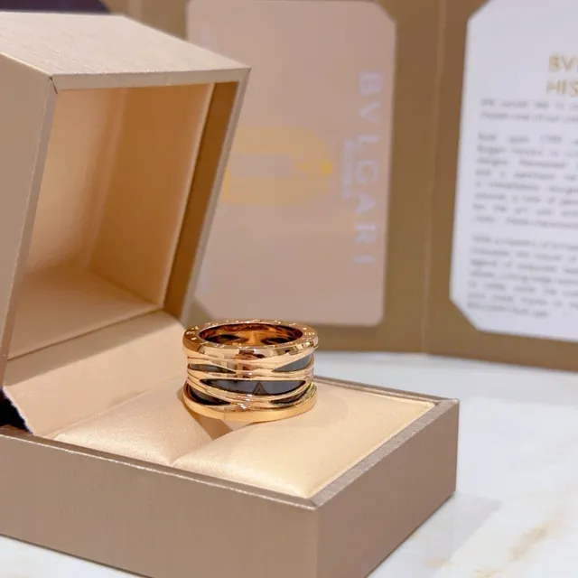 Bvlgari B.zero1 خاتم متعدد النطاقات أسود إنكرست لون ذهبي 7