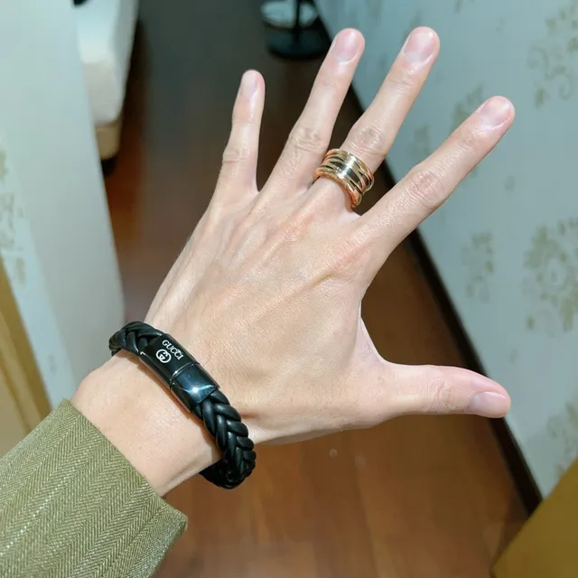 Bvlgari B.zero1 خاتم متعدد النطاقات أسود إنكرست لون ذهبي 8