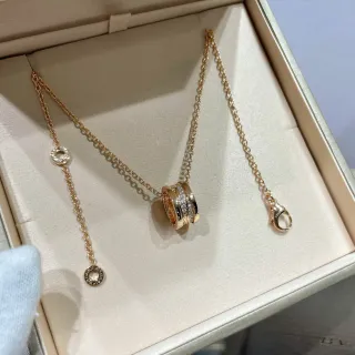 Bvlgari B.zero1 多带钻石和宝石坠子项链