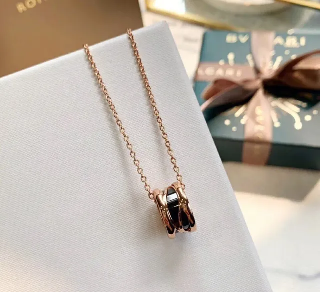 Bvlgari B.zero1 Tubogas Collier en or rose et céramique noire 3