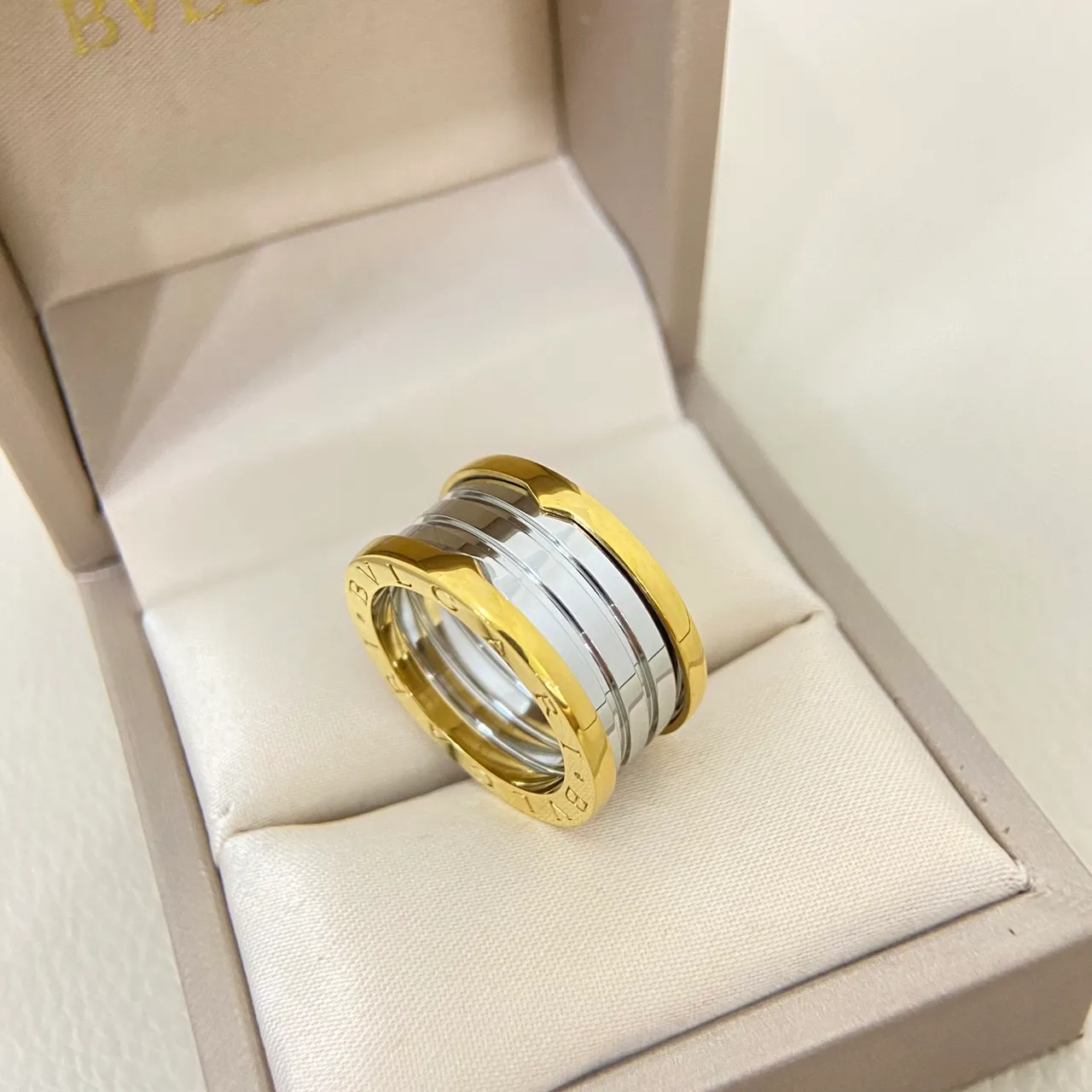 Bvlgari B.zero1 Bague Métal De Deux Tons Or Et Blanc Rotative 5