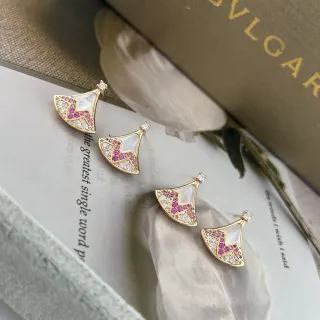 Bvlgari Divas’ Dream पंखुदी मात्ती-ओफ-पर्ल और गुलाबी रत्न कर्णफूल