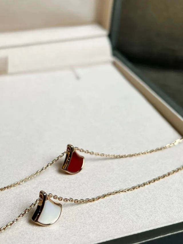 Bvlgari Divas’ Dream colar em forma de leque de madrepérola 2