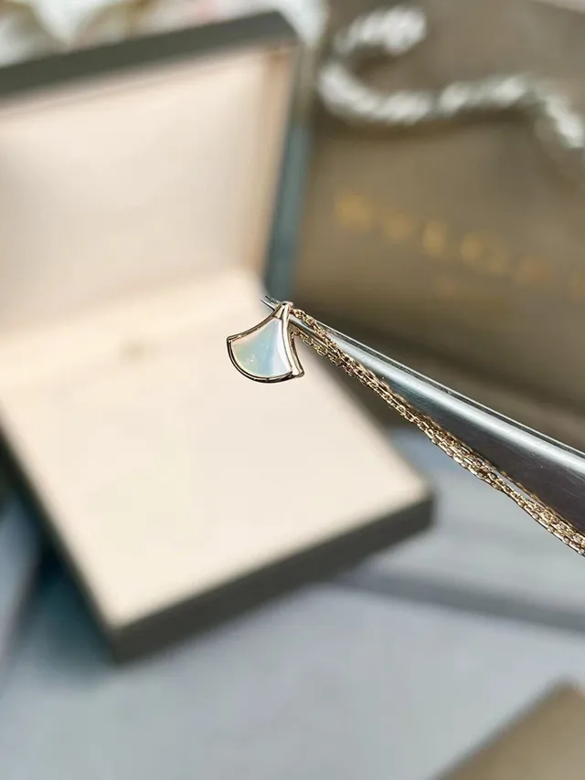Bvlgari Divas’ Dream colar em forma de leque de madrepérola 3
