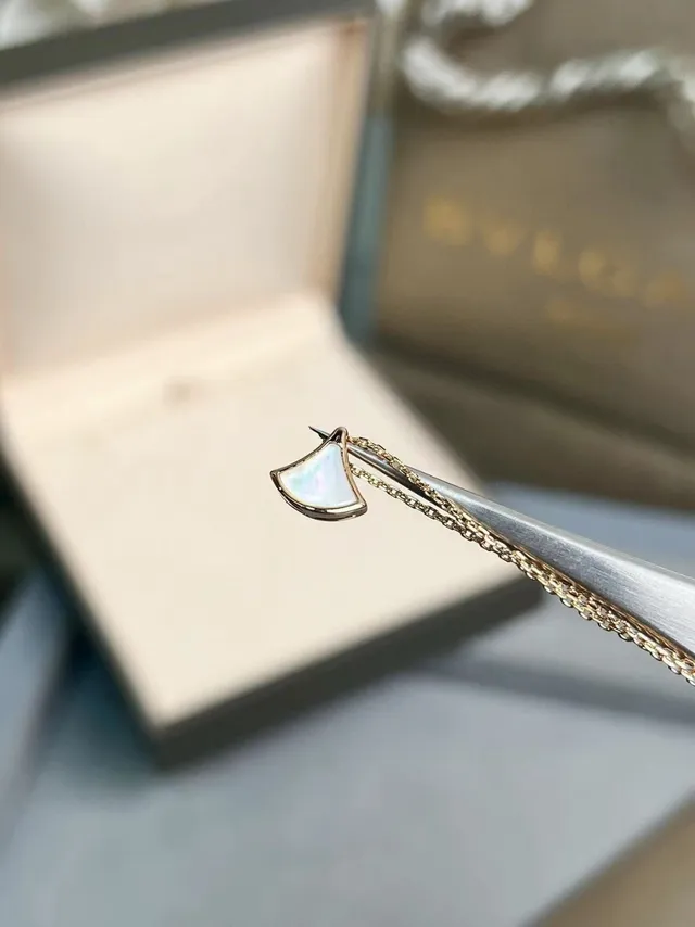 Bvlgari Divas’ Dream colar em forma de leque de madrepérola 4