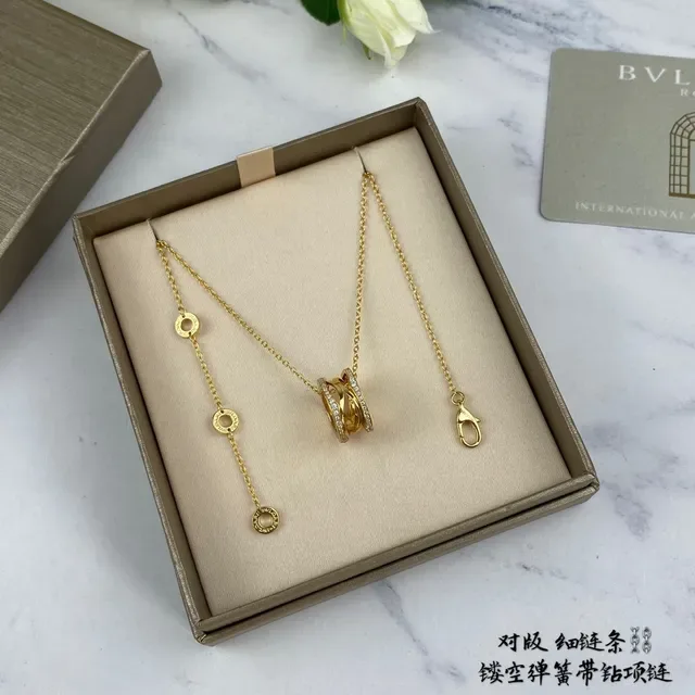 Bvlgari قلادة ذهب وفضة Interlocking Band معلقة إكسنتات الماس Pavé 2