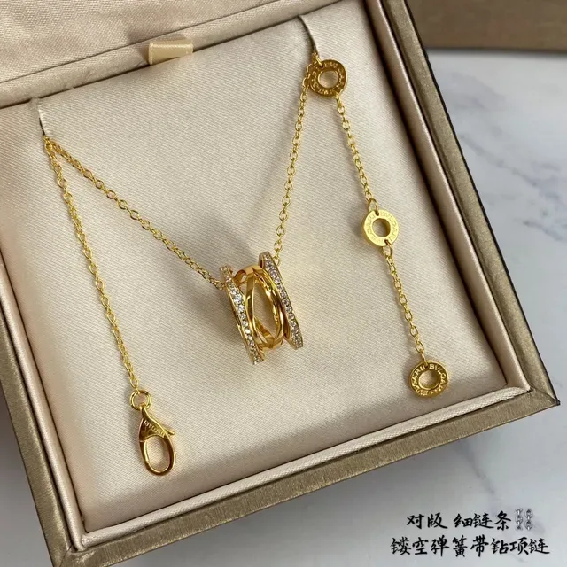 Bvlgari قلادة ذهب وفضة Interlocking Band معلقة إكسنتات الماس Pavé 8