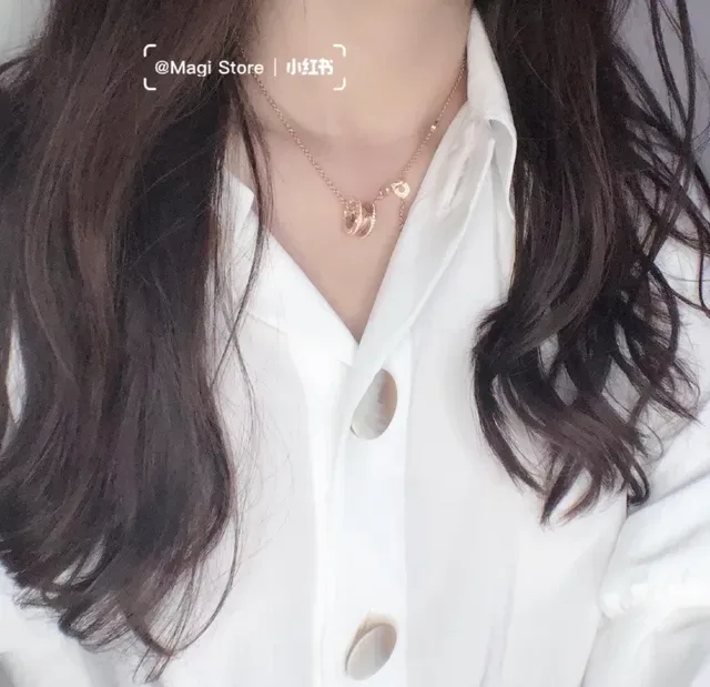 Bvlgari قلادة ذهب وفضة Interlocking Band معلقة إكسنتات الماس Pavé 9