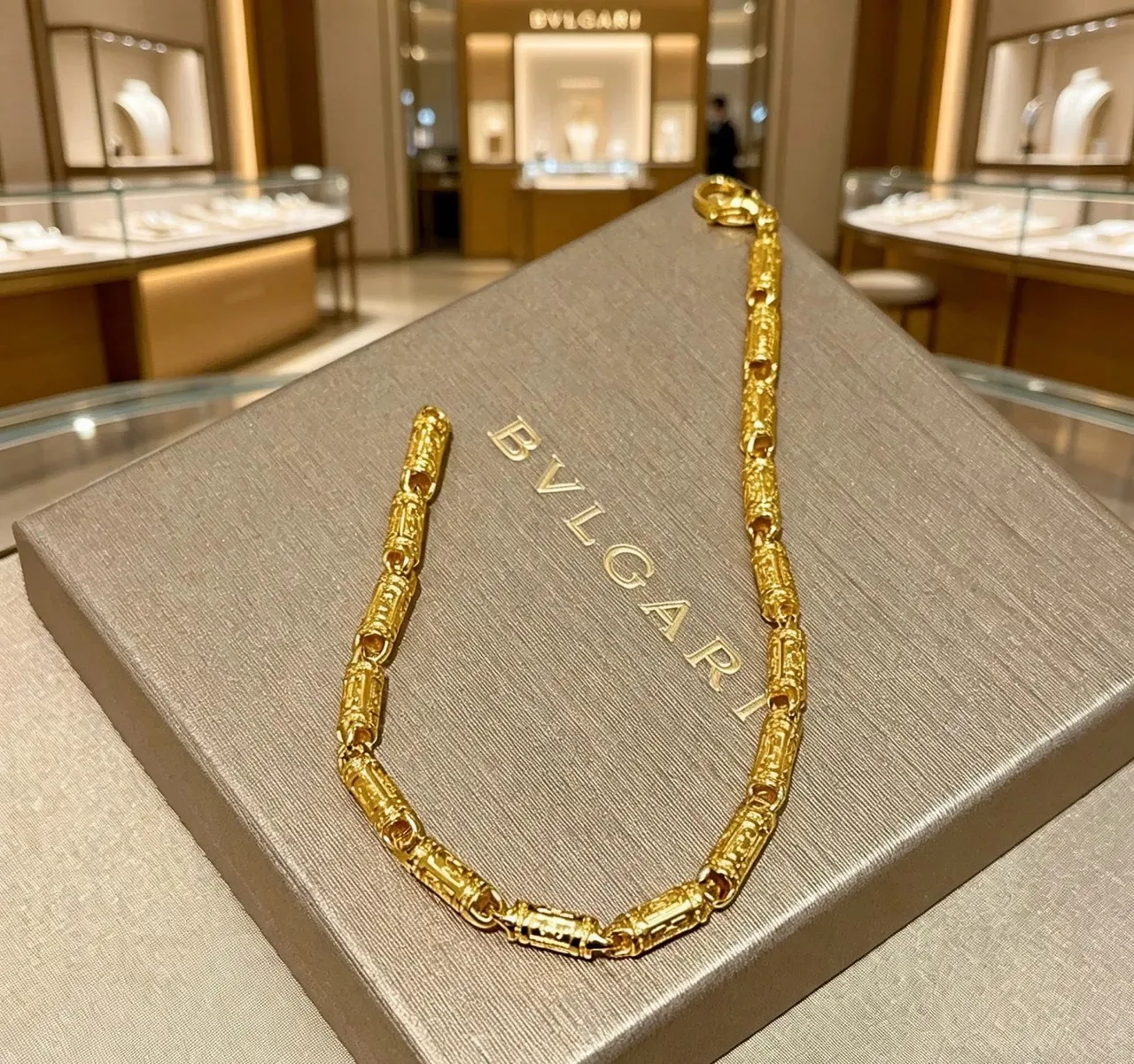 Bvlgari Bracelet en Or Tubular Links Gravé Détail Géométrique 4