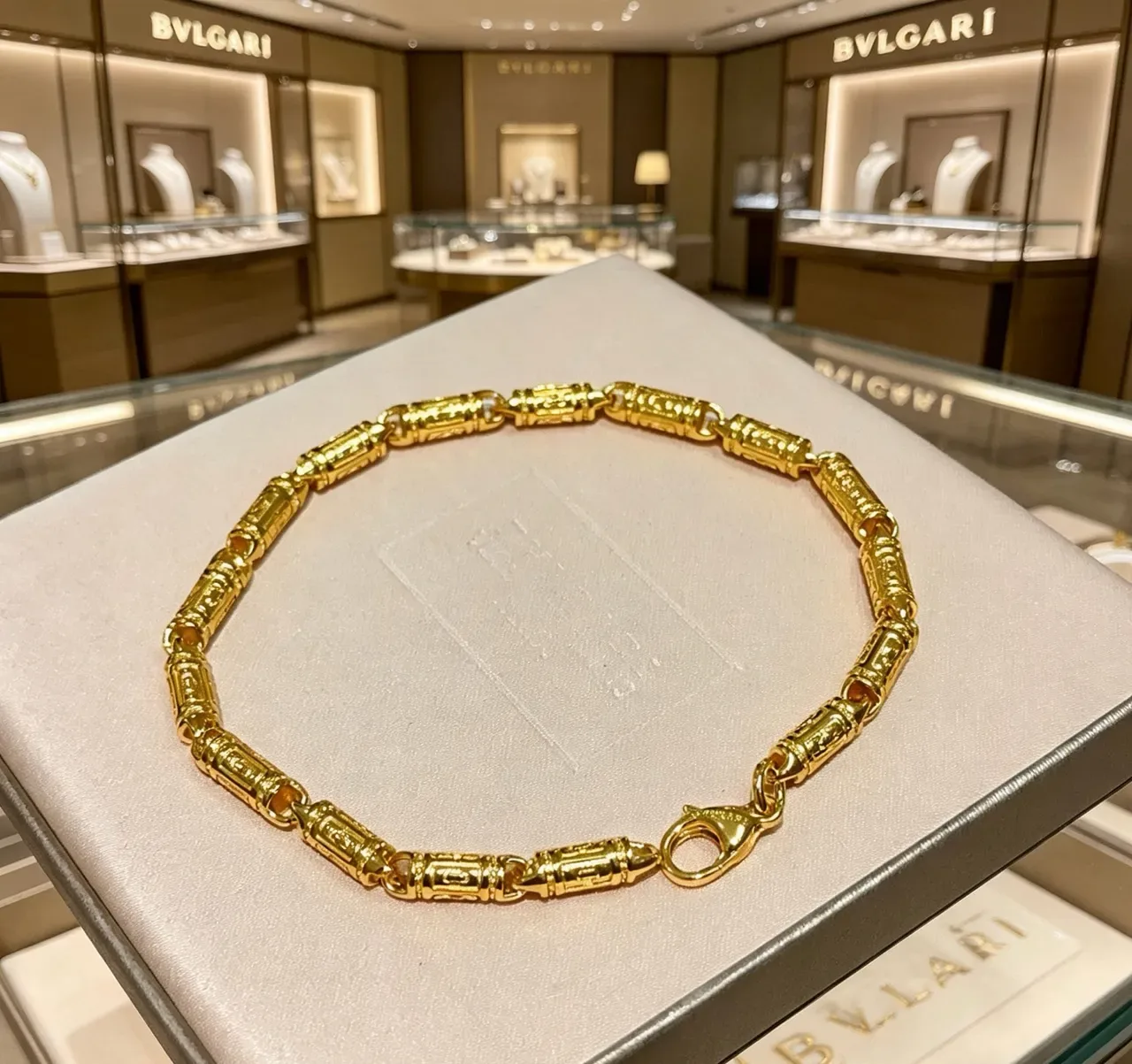 Bvlgari Bracelet en Or Tubular Links Gravé Détail Géométrique 5
