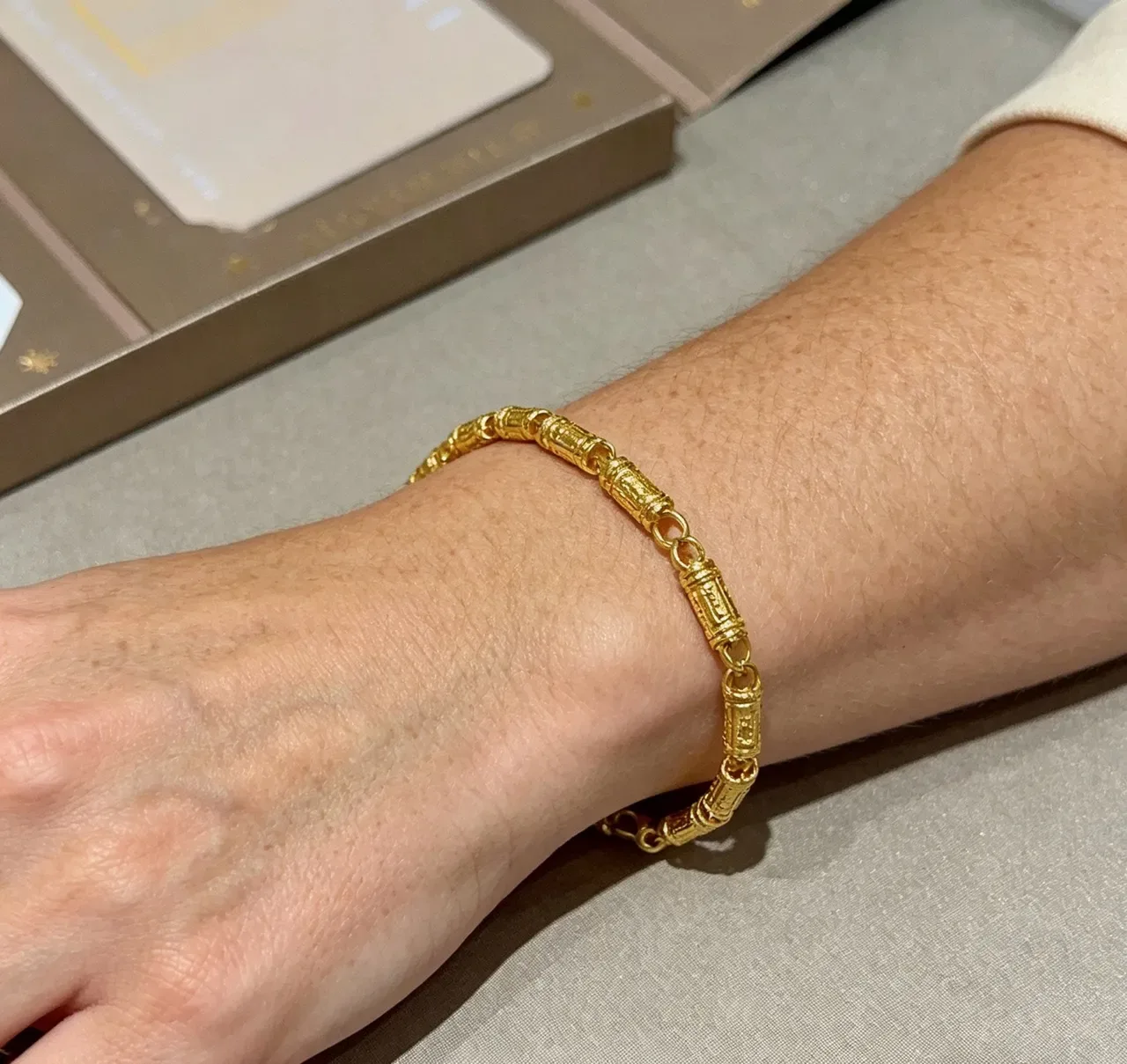 Bvlgari Bracelet en Or Tubular Links Gravé Détail Géométrique 7