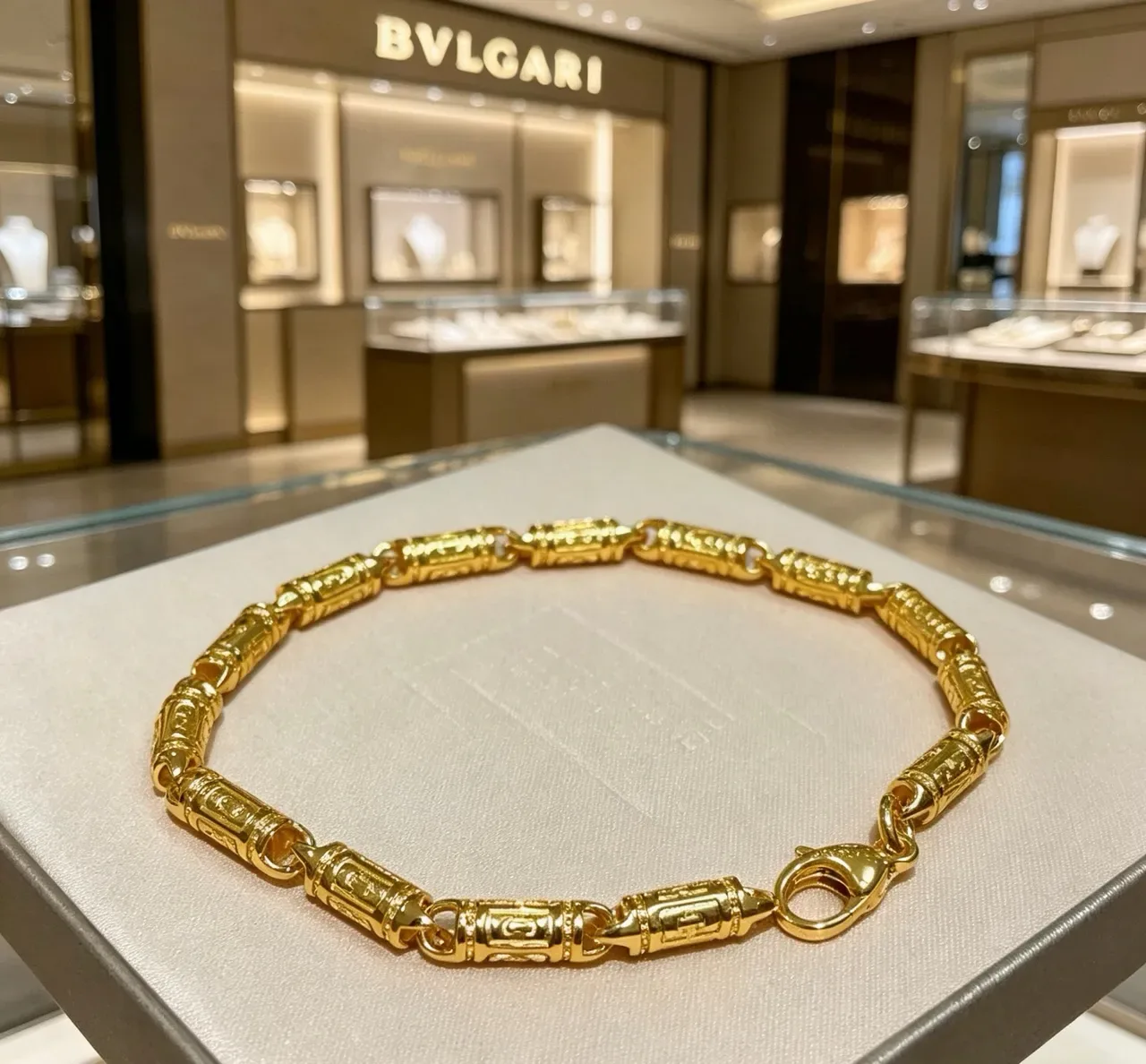 Bvlgari Bracelet en Or Tubular Links Gravé Détail Géométrique 9