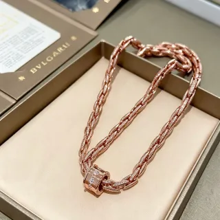 Bvlgari पिंक गोल्ड ट्विस्टेड रोप-लिंक चेन पव-डायमंड क्लास्प नेकलेस