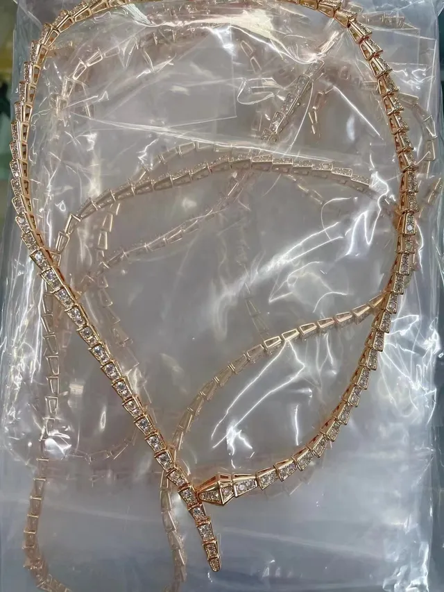 Bvlgari Serpenti Collier à maillons d'écailles articulés pavé tête et queue 2