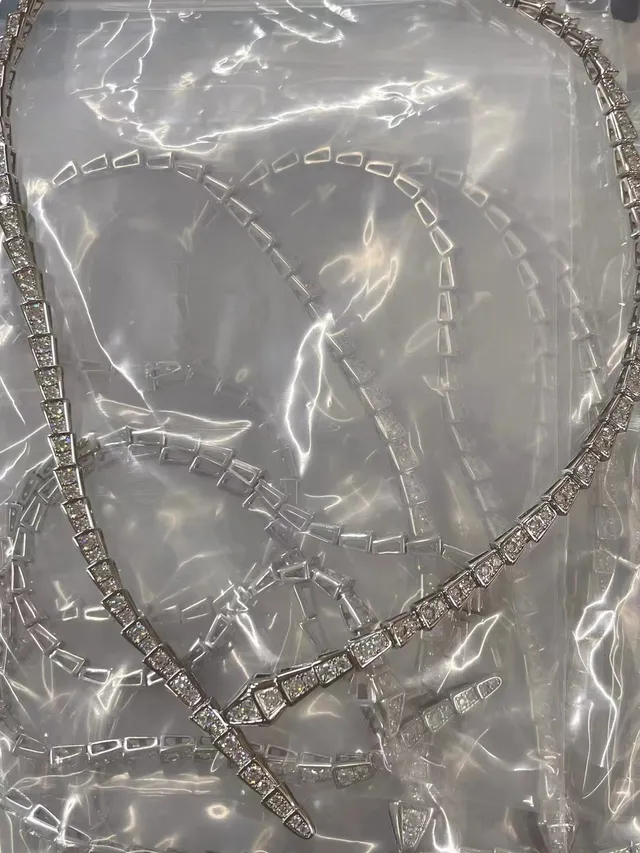 Bvlgari Serpenti Collier à maillons d'écailles articulés pavé tête et queue 3