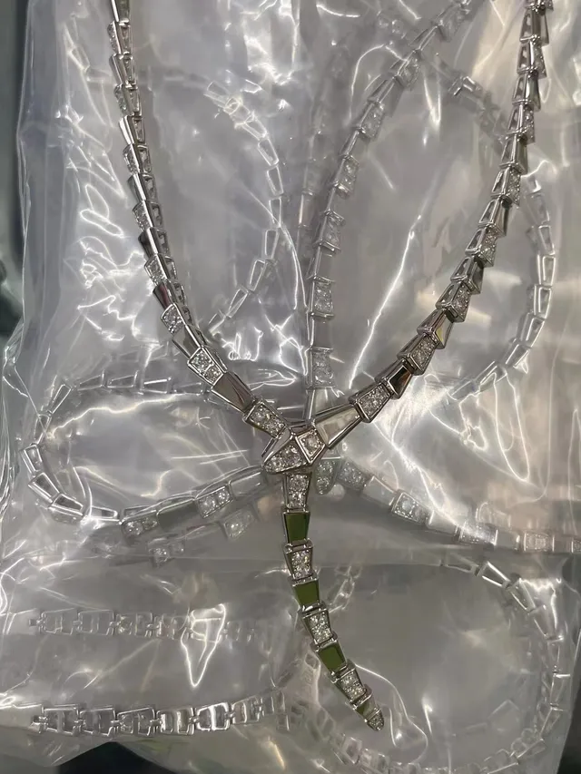 Bvlgari Serpenti Collier à maillons d'écailles articulés pavé tête et queue 6