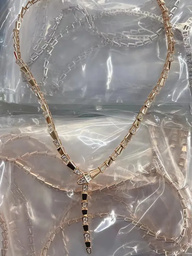 Bvlgari Serpenti Collier à maillons d'écailles articulés pavé tête et queue 7