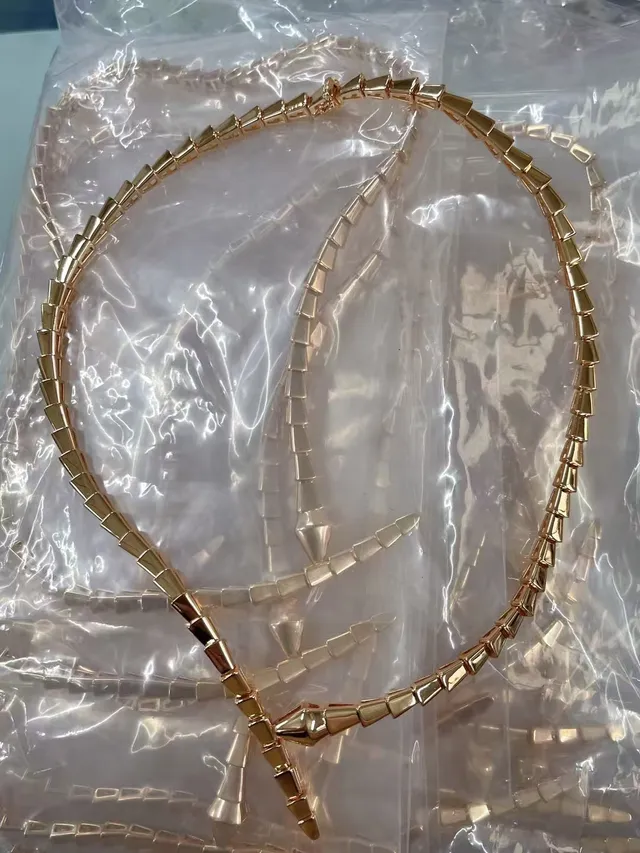 Bvlgari Serpenti Collier à maillons d'écailles articulés pavé tête et queue 8