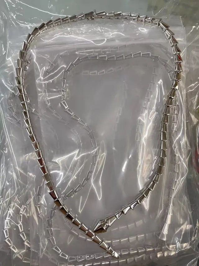 Bvlgari Serpenti Collier à maillons d'écailles articulés pavé tête et queue 9